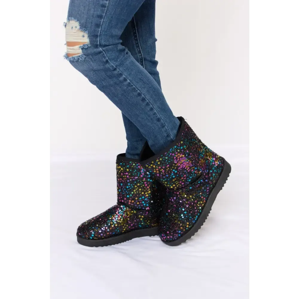 Elevate Winter Style with Luxury Sequin Thermal Flat Boots for Women