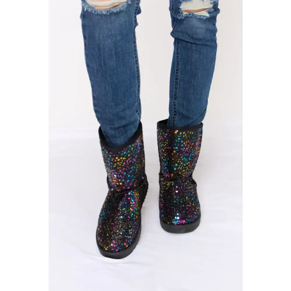 Elevate Winter Style with Luxury Sequin Thermal Flat Boots for Women